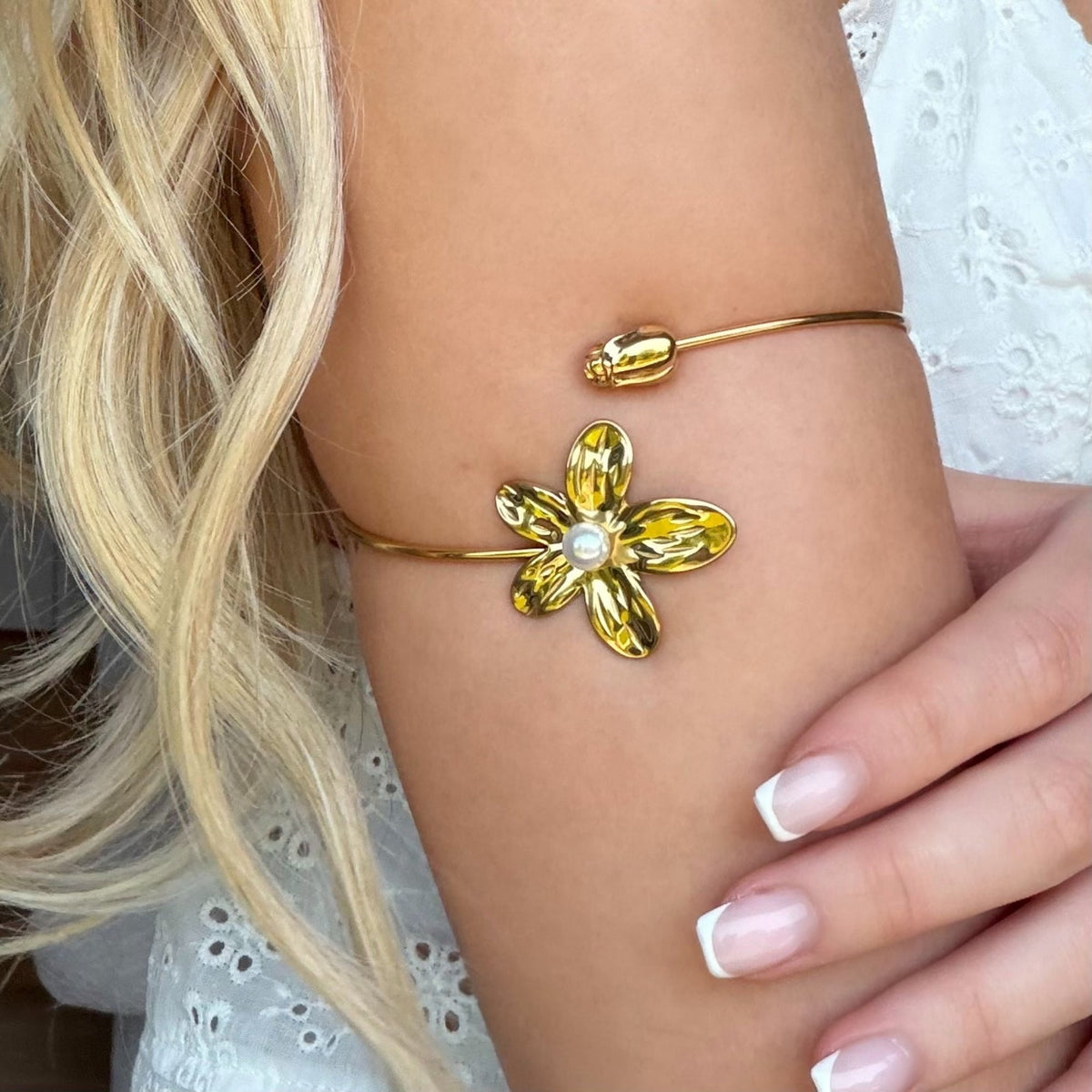 Flower Crush Arm Cuff Gold